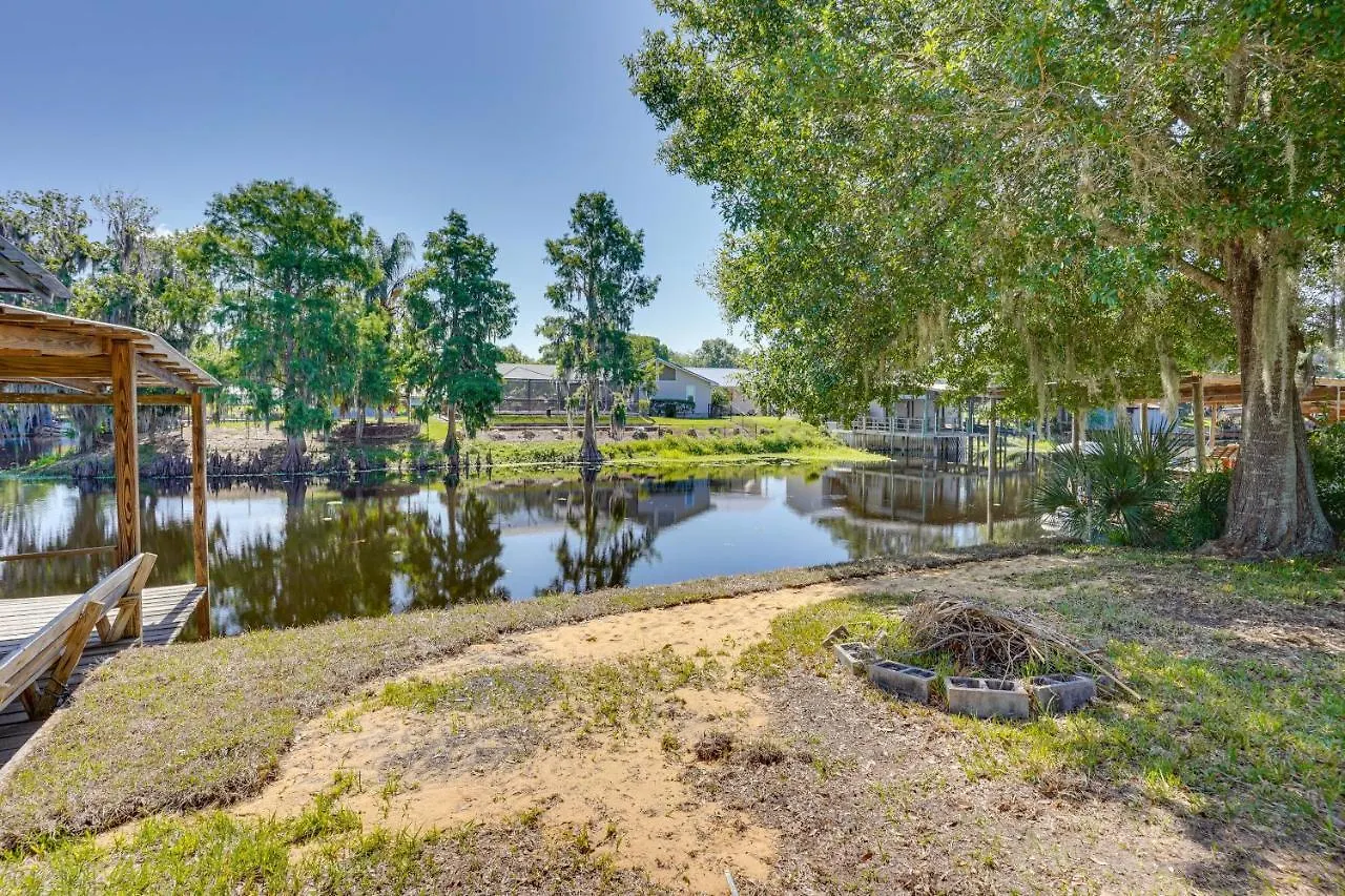 Hébergement de vacances Waterfront Florida Vacation Rental With Dock And Grill Davenport États-Unis